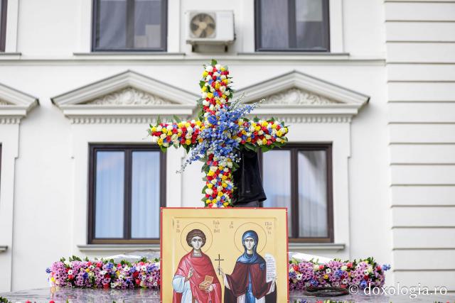 Împodobirea baldachinului Sfintei Parascheva