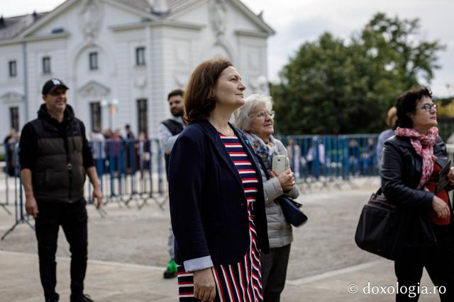 Împodobirea baldachinului Sfintei Parascheva