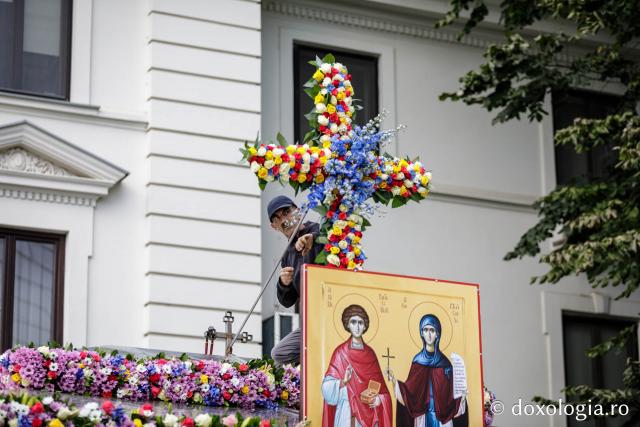 Împodobirea baldachinului Sfintei Parascheva