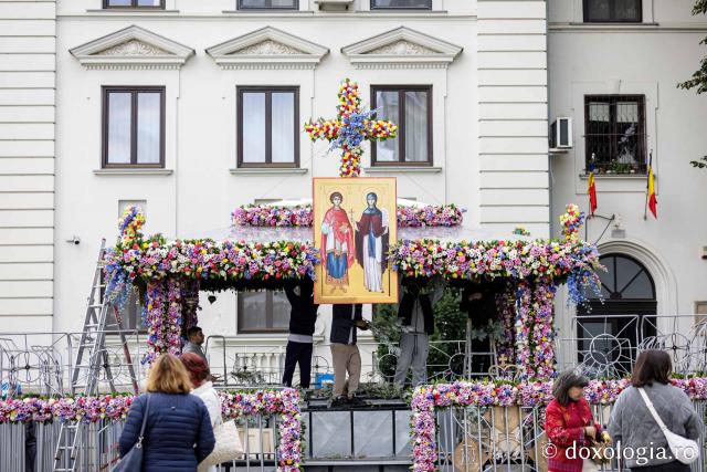 Împodobirea baldachinului Sfintei Parascheva
