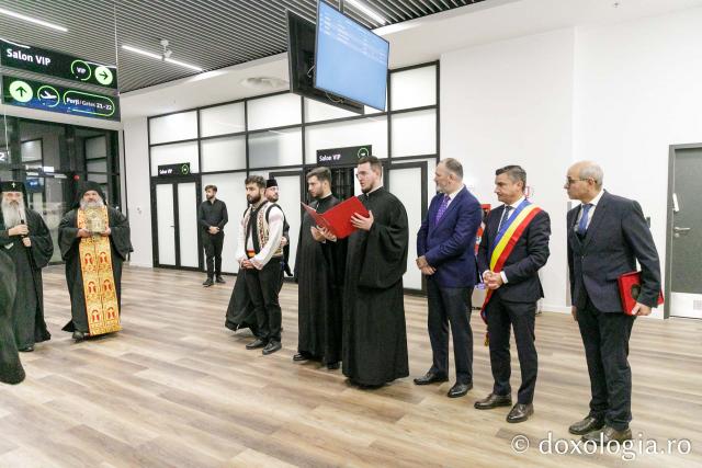 Întâmpinarea cinstitelor moaște ale Sfântului Mare Mucenic și Tămăduitor Pantelimon / Foto: pr. Silviu Cluci (Foto) Jurnal de pelerin la Sfânta Cuvioasă Parascheva – Ziua a II-a, 9 octombrie 2024