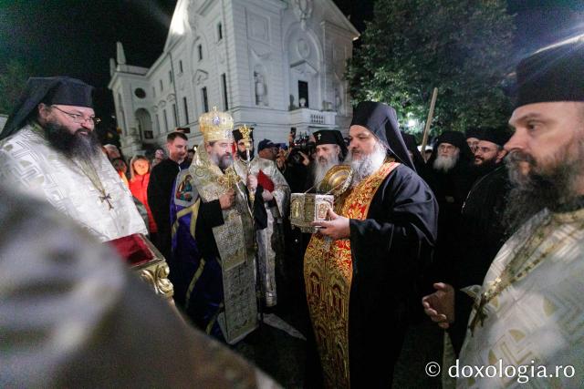 Întâmpinarea cinstitelor moaște ale Sfântului Mare Mucenic și Tămăduitor Pantelimon / Foto: pr. Silviu Cluci (Foto) Jurnal de pelerin la Sfânta Cuvioasă Parascheva – Ziua a II-a, 9 octombrie 2024