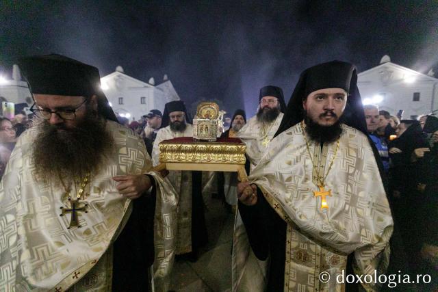 Întâmpinarea cinstitelor moaște ale Sfântului Mare Mucenic și Tămăduitor Pantelimon / Foto: pr. Silviu Cluci Întâmpinarea cinstitelor moaște ale Sfântului Mare Mucenic și Tămăduitor Pantelimon