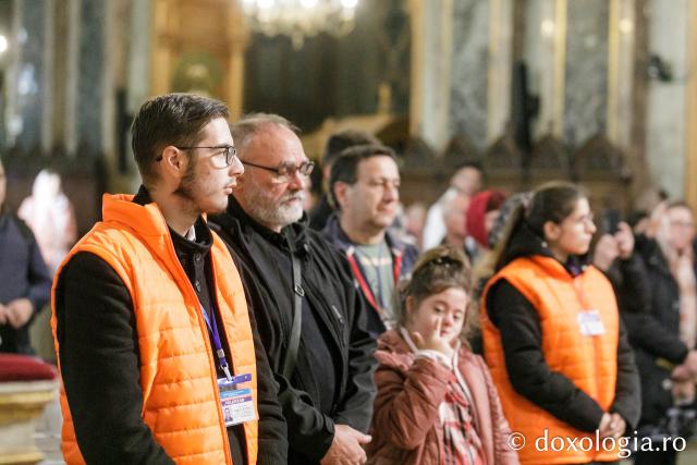 IPS Ioachim al Romanului și Bacăului a slujit Sfânta Liturghie în a doua zi a Hramului Sfintei Parascheva / Foto: pr. Silviu Cluci IPS Ioachim al Romanului și Bacăului a slujit Sfânta Liturghie în a doua zi a Hramului Sfintei Parascheva