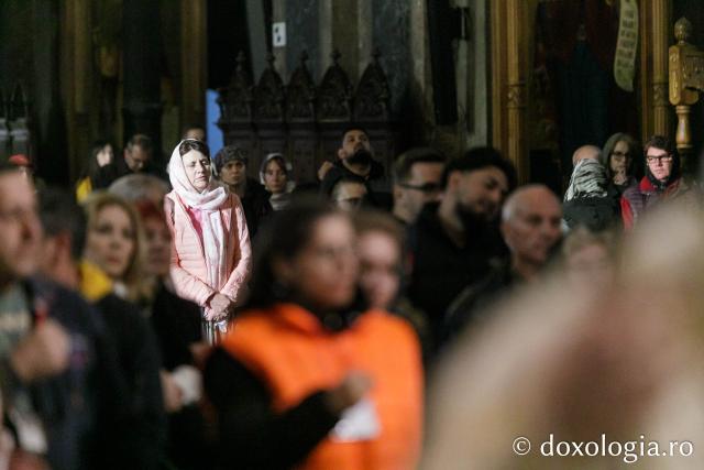 IPS Ioachim al Romanului și Bacăului a slujit Sfânta Liturghie în a doua zi a Hramului Sfintei Parascheva / Foto: pr. Silviu Cluci IPS Ioachim al Romanului și Bacăului a slujit Sfânta Liturghie în a doua zi a Hramului Sfintei Parascheva