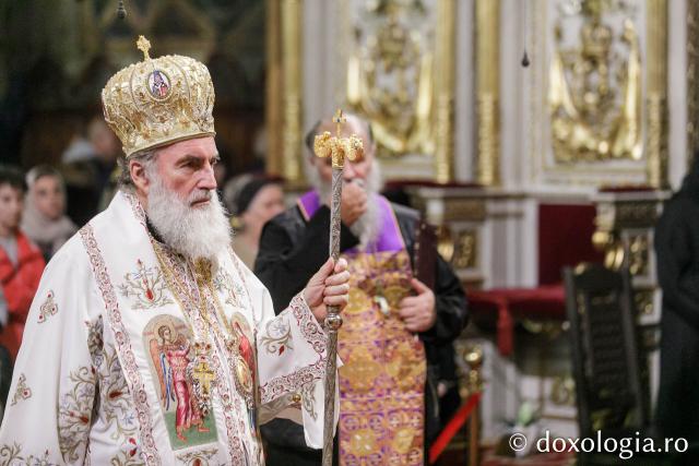 IPS Ioachim al Romanului și Bacăului a slujit Sfânta Liturghie în a doua zi a Hramului Sfintei Parascheva / Foto: pr. Silviu Cluci IPS Ioachim al Romanului și Bacăului a slujit Sfânta Liturghie în a doua zi a Hramului Sfintei Parascheva