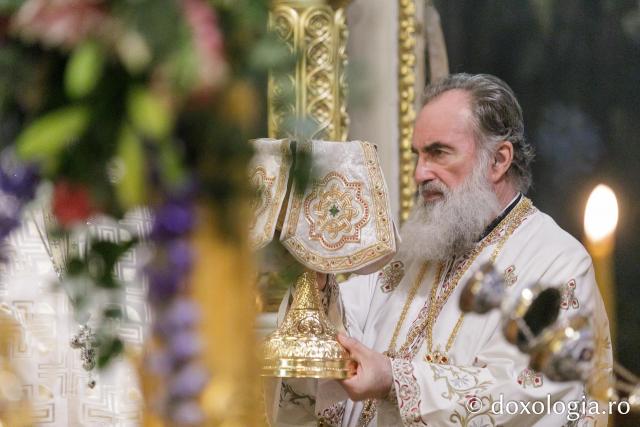 IPS Ioachim al Romanului și Bacăului a slujit Sfânta Liturghie în a doua zi a Hramului Sfintei Parascheva
