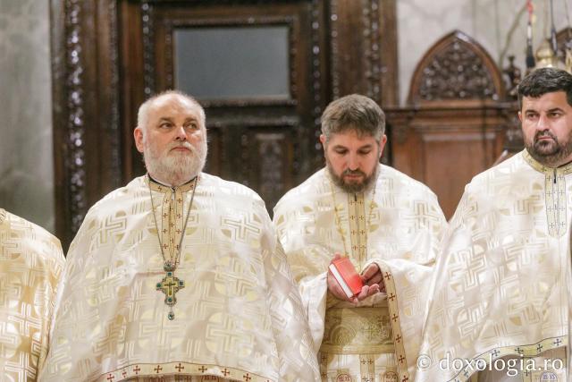 PS Ignatie a slujit la Catedrala Mitropolitană din Iași în a patra zi de pelerinaj / Foto: pr. Silviu Cluci PS Ignatie a slujit la Catedrala Mitropolitană din Iași în a patra zi de pelerinaj