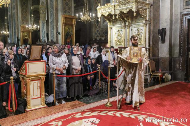 PS Ignatie a slujit la Catedrala Mitropolitană din Iași în a patra zi de pelerinaj / Foto: pr. Silviu Cluci PS Ignatie a slujit la Catedrala Mitropolitană din Iași în a patra zi de pelerinaj