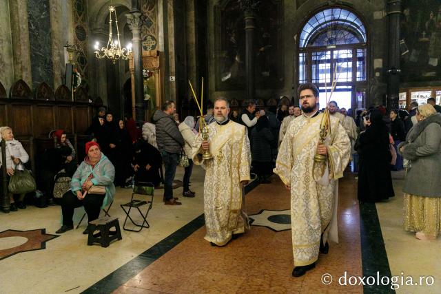 PS Veniamin a slujit la Catedrala Mitropolitană din Iași în a cincea zi de pelerinaj / Foto: pr. Silviu Cluci PS Veniamin a slujit la Catedrala Mitropolitană din Iași în a cincea zi de pelerinaj