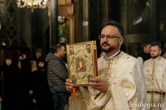 PS Veniamin a slujit la Catedrala Mitropolitană din Iași în a cincea zi de pelerinaj / Foto: pr. Silviu Cluci PS Veniamin a slujit la Catedrala Mitropolitană din Iași în a cincea zi de pelerinaj