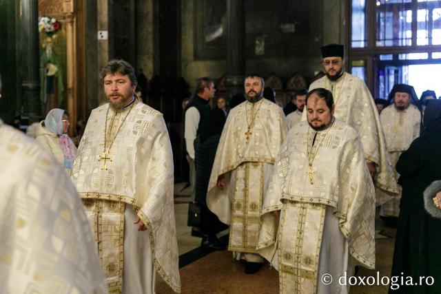 PS Veniamin a slujit la Catedrala Mitropolitană din Iași în a cincea zi de pelerinaj / Foto: pr. Silviu Cluci PS Veniamin a slujit la Catedrala Mitropolitană din Iași în a cincea zi de pelerinaj