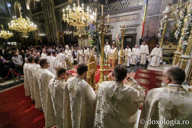 PS Veniamin a slujit la Catedrala Mitropolitană din Iași în a cincea zi de pelerinaj / Foto: pr. Silviu Cluci PS Veniamin a slujit la Catedrala Mitropolitană din Iași în a cincea zi de pelerinaj