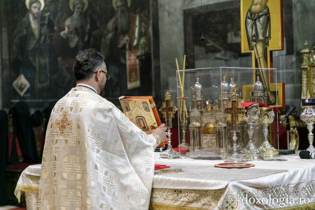 PS Veniamin a slujit la Catedrala Mitropolitană din Iași în a cincea zi de pelerinaj / Foto: pr. Silviu Cluci PS Veniamin a slujit la Catedrala Mitropolitană din Iași în a cincea zi de pelerinaj