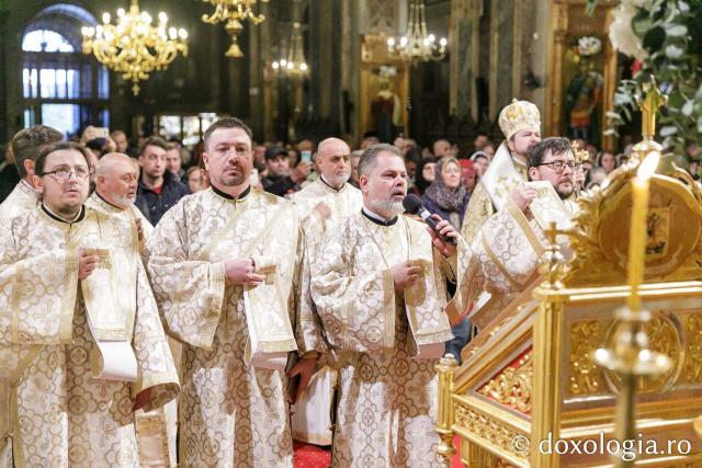 PS Veniamin a slujit la Catedrala Mitropolitană din Iași în a cincea zi de pelerinaj / Foto: pr. Silviu Cluci PS Veniamin a slujit la Catedrala Mitropolitană din Iași în a cincea zi de pelerinaj