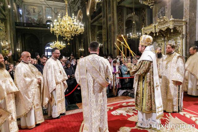 PS Veniamin a slujit la Catedrala Mitropolitană din Iași în a cincea zi de pelerinaj / Foto: pr. Silviu Cluci PS Veniamin a slujit la Catedrala Mitropolitană din Iași în a cincea zi de pelerinaj