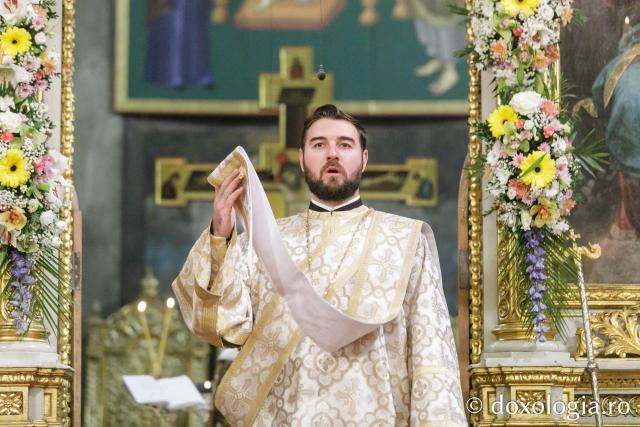 PS Veniamin a slujit la Catedrala Mitropolitană din Iași în a cincea zi de pelerinaj / Foto: pr. Silviu Cluci PS Veniamin a slujit la Catedrala Mitropolitană din Iași în a cincea zi de pelerinaj