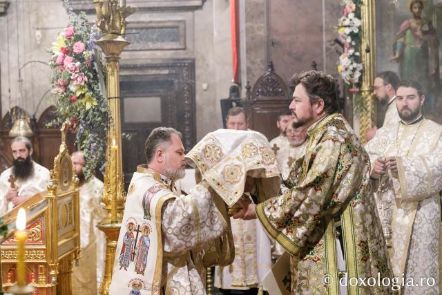 PS Veniamin a slujit la Catedrala Mitropolitană din Iași în a cincea zi de pelerinaj / Foto: pr. Silviu Cluci PS Veniamin a slujit la Catedrala Mitropolitană din Iași în a cincea zi de pelerinaj