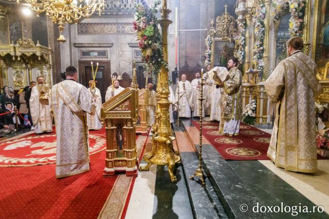 PS Veniamin a slujit la Catedrala Mitropolitană din Iași în a cincea zi de pelerinaj / Foto: pr. Silviu Cluci PS Veniamin a slujit la Catedrala Mitropolitană din Iași în a cincea zi de pelerinaj