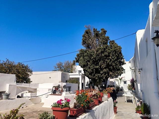 Mănăstirea Sfântului Arsenie din Paros