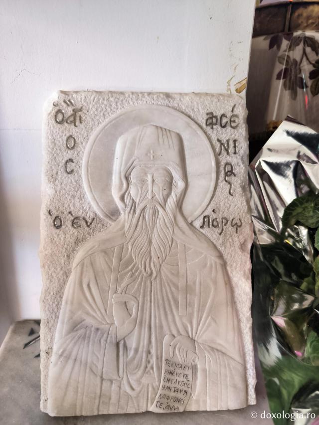 Mormântul Sfântului Arsenie din Paros - Mănăstirea Sfântului Arsenie din Paros