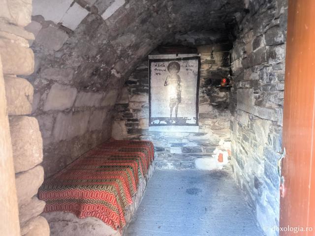Chilia Sfintei Cuvioase Teoctista - Mănăstirea „Panaghia Ekatontapiliani” din Paros 
