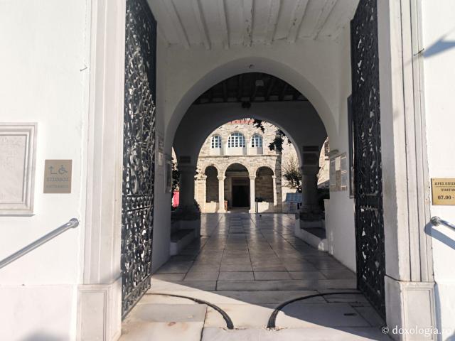 Mănăstirea „Panaghia Ekatontapiliani” din Paros