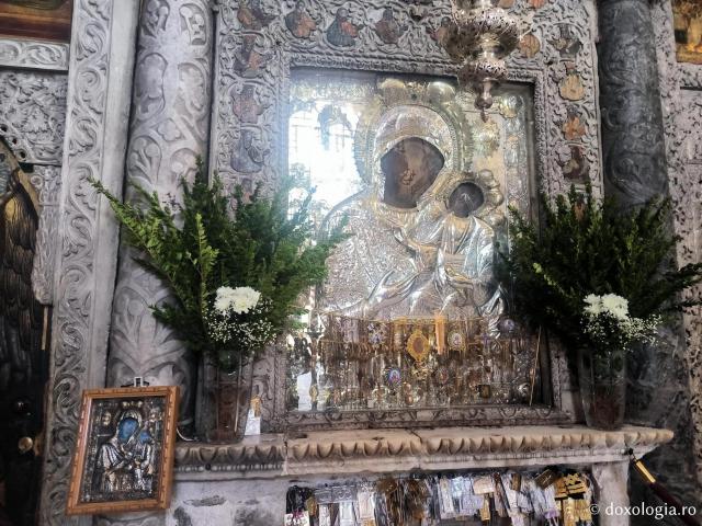 Maica Domnului - Mănăstirea „Panaghia Ekatontapiliani” din Paros