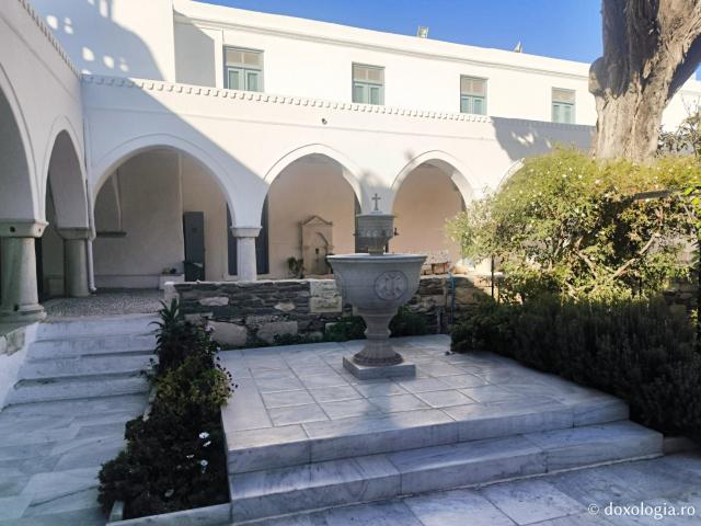 Mănăstirea „Panaghia Ekatontapiliani” din Paros