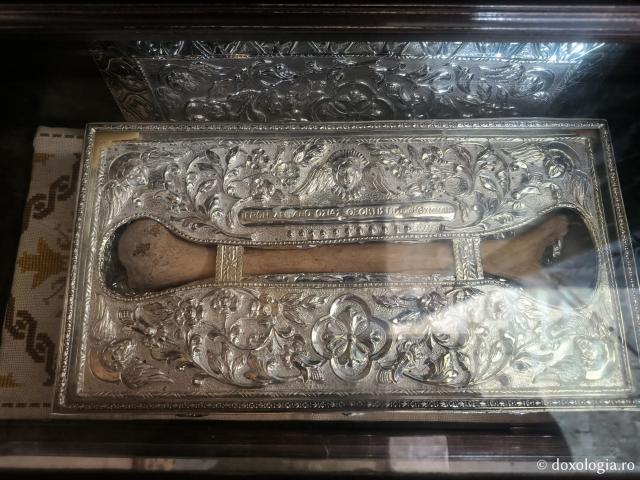 Moaștele Sfintei Cuvioase Teoctista - Mănăstirea „Panaghia Ekatontapiliani” din Paros