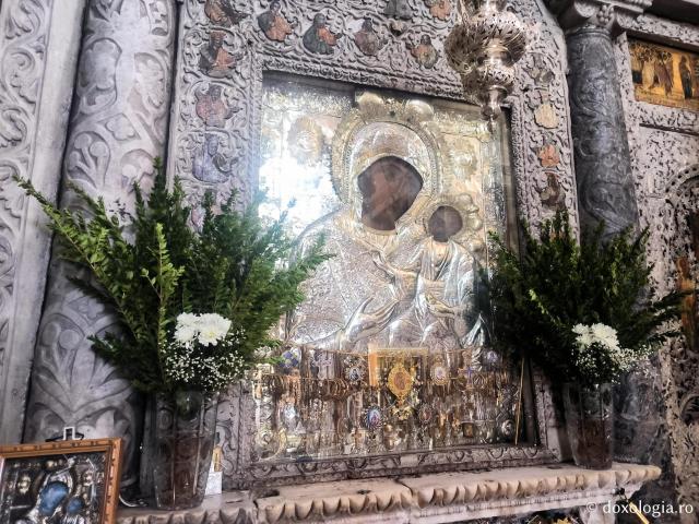 Maica Domnului - Mănăstirea „Panaghia Ekatontapiliani” din Paros