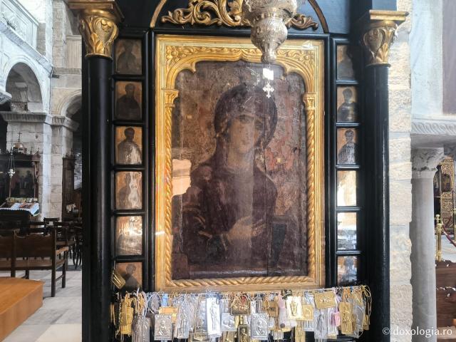 Maica Domnului - Mănăstirea „Panaghia Ekatontapiliani” din Paros