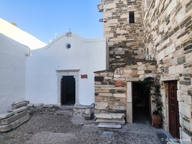 Chilia Sfintei Cuvioase Teoctista - Mănăstirea „Panaghia Ekatontapiliani” din Paros 