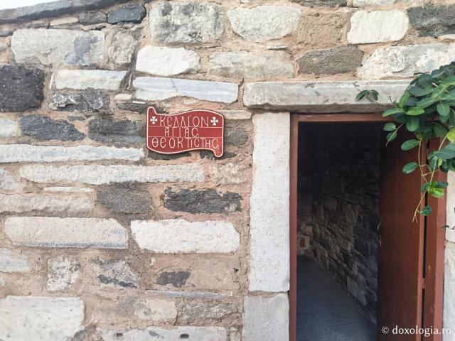 Chilia Sfintei Cuvioase Teoctista - Mănăstirea „Panaghia Ekatontapiliani” din Paros 