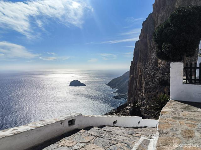 Mănăstirea „Panaghia Hozoviotissa” din Amorgos