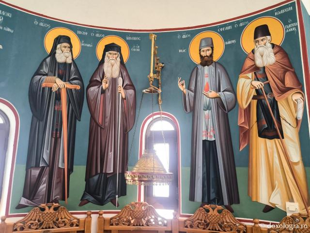 Mănăstirea „Panaghia Myrtidiotissa”din Paros, ctitoria Părintelui Filotei Zervakos