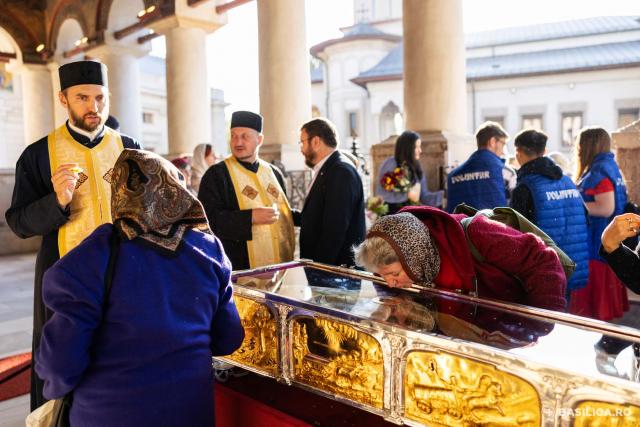 Pelerini la Sfântul Dimitrie cel Nou, ocrotitorul Bucureștilor. / Foto credit: Basilica.ro / Raluca-Emanuela Ene (Foto) Pelerinaj la Sfântul Dimitrie cel Nou, ocrotitorul Bucureștilor