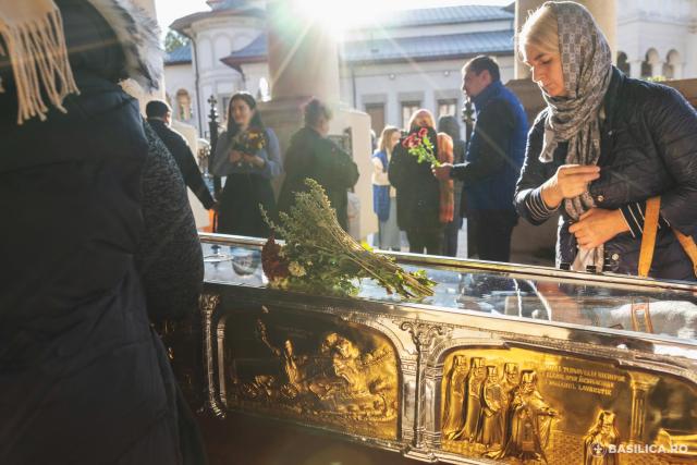 Pelerini la Sfântul Dimitrie cel Nou, ocrotitorul Bucureștilor. / Foto credit: Basilica.ro / Raluca-Emanuela Ene (Foto) Pelerinaj la Sfântul Dimitrie cel Nou, ocrotitorul Bucureștilor