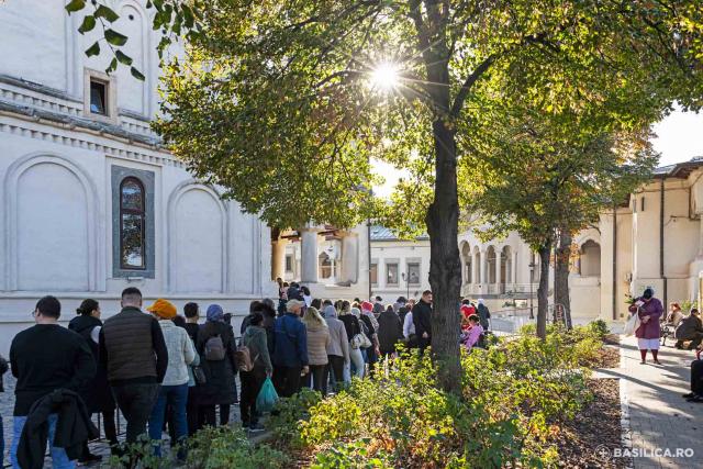 Pelerini la Sfântul Dimitrie cel Nou, ocrotitorul Bucureștilor. / Foto credit: Basilica.ro / Raluca-Emanuela Ene (Foto) Pelerinaj la Sfântul Dimitrie cel Nou, ocrotitorul Bucureștilor