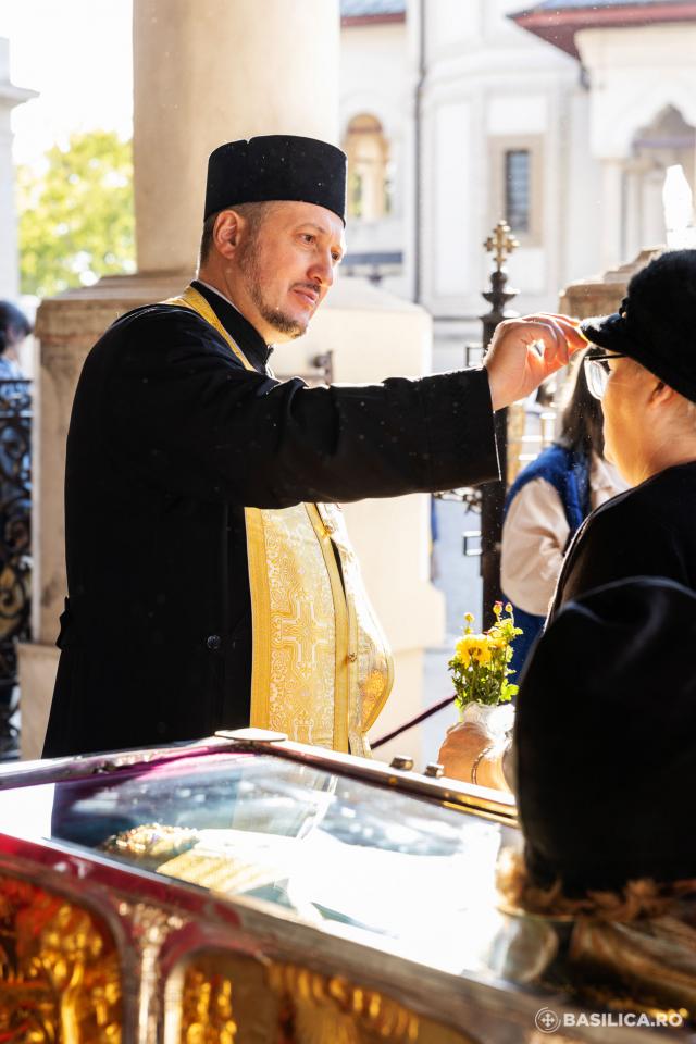 Pelerini la Sfântul Dimitrie cel Nou, ocrotitorul Bucureștilor. / Foto credit: Basilica.ro / Raluca-Emanuela Ene (Foto) Pelerinaj la Sfântul Dimitrie cel Nou, ocrotitorul Bucureștilor