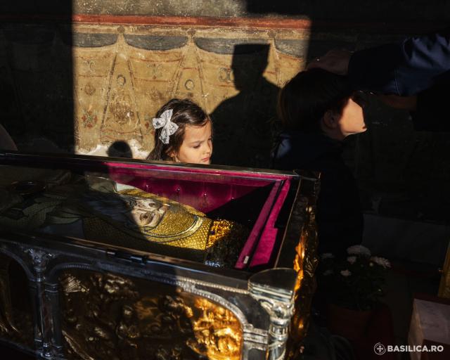 Pelerini la Sfântul Dimitrie cel Nou, ocrotitorul Bucureștilor. / Foto credit: Basilica.ro / Raluca-Emanuela Ene (Foto) Pelerinaj la Sfântul Dimitrie cel Nou, ocrotitorul Bucureștilor