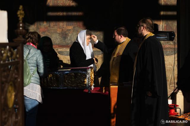 Pelerini la Sfântul Dimitrie cel Nou, ocrotitorul Bucureștilor. / Foto credit: Basilica.ro / Raluca-Emanuela Ene (Foto) Pelerinaj la Sfântul Dimitrie cel Nou, ocrotitorul Bucureștilor