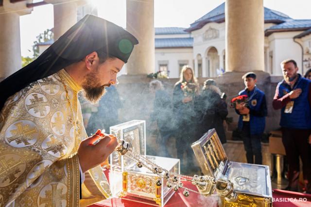 Pelerini la Sfântul Dimitrie cel Nou, ocrotitorul Bucureștilor. / Foto credit: Basilica.ro / Raluca-Emanuela Ene (Foto) Pelerinaj la Sfântul Dimitrie cel Nou, ocrotitorul Bucureștilor