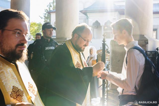 Pelerini la Sfântul Dimitrie cel Nou, ocrotitorul Bucureștilor. / Foto credit: Basilica.ro / Raluca-Emanuela Ene (Foto) Pelerinaj la Sfântul Dimitrie cel Nou, ocrotitorul Bucureștilor
