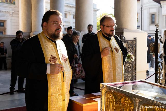Pelerini la Sfântul Dimitrie cel Nou, ocrotitorul Bucureștilor. / Foto credit: Basilica.ro / Raluca-Emanuela Ene (Foto) Pelerinaj la Sfântul Dimitrie cel Nou, ocrotitorul Bucureștilor