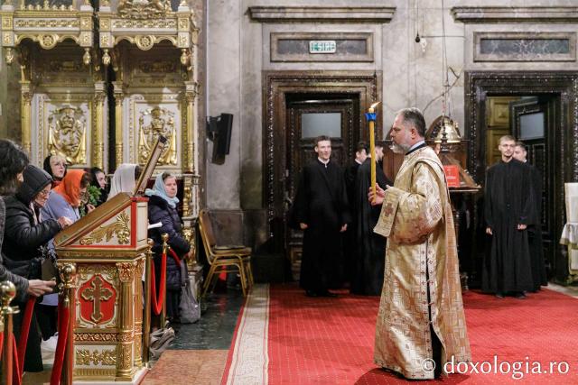 Priveghere în cinstea Sfântului Apostol Andrei la Catedrala Mitropolitană din Iași / Foto: pr. Silviu Cluci Priveghere în cinstea Sfântului Apostol Andrei la Catedrala Mitropolitană din Iași
