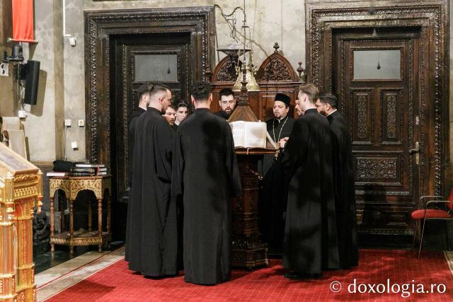 Priveghere în cinstea Sfântului Apostol Andrei la Catedrala Mitropolitană din Iași / Foto: pr. Silviu Cluci Priveghere în cinstea Sfântului Apostol Andrei la Catedrala Mitropolitană din Iași
