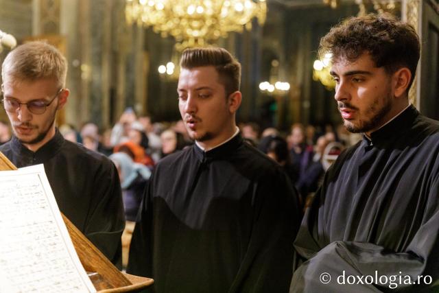 Priveghere în cinstea Sfântului Apostol Andrei la Catedrala Mitropolitană din Iași / Foto: pr. Silviu Cluci Priveghere în cinstea Sfântului Apostol Andrei la Catedrala Mitropolitană din Iași