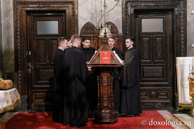 Priveghere în cinstea Sfântului Apostol Andrei la Catedrala Mitropolitană din Iași / Foto: pr. Silviu Cluci Priveghere în cinstea Sfântului Apostol Andrei la Catedrala Mitropolitană din Iași