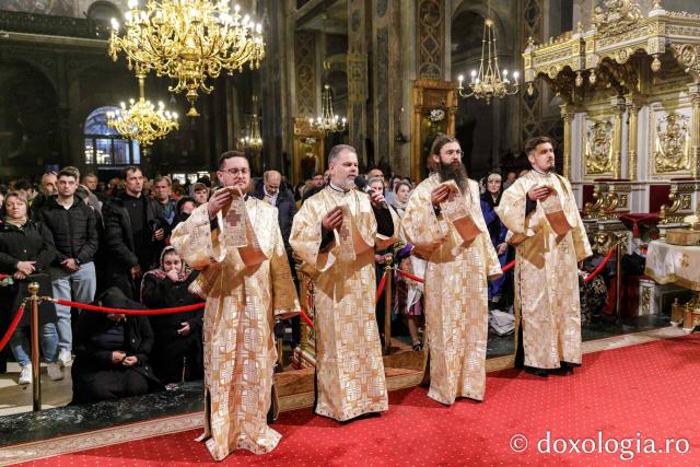 Priveghere în cinstea Sfântului Apostol Andrei la Catedrala Mitropolitană din Iași / Foto: pr. Silviu Cluci Priveghere în cinstea Sfântului Apostol Andrei la Catedrala Mitropolitană din Iași